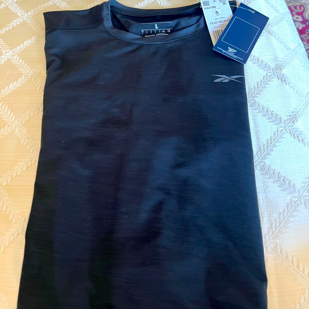 Men's Size L training / running T-shirt in Black with mesh sides NWT
